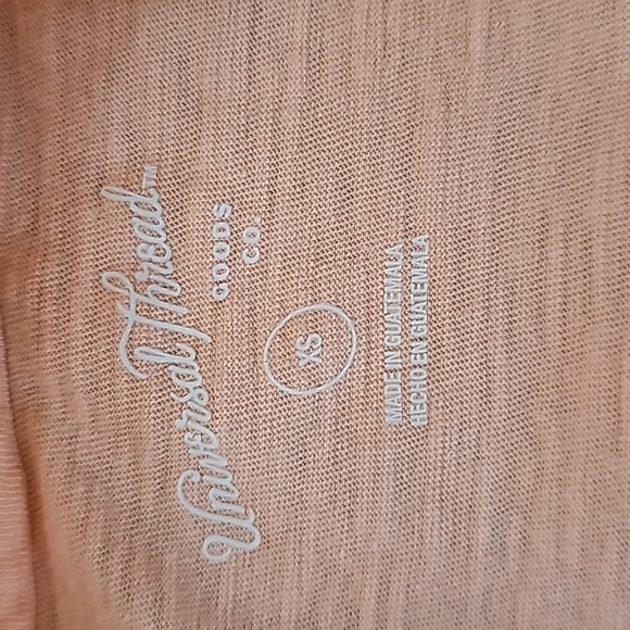 Universal Thread Top - Picture 3 of 3
